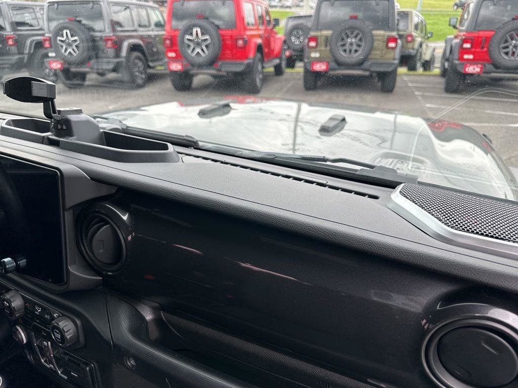 Used 2021 Jeep Wrangler Unlimited Sport AWD/4WD image 26