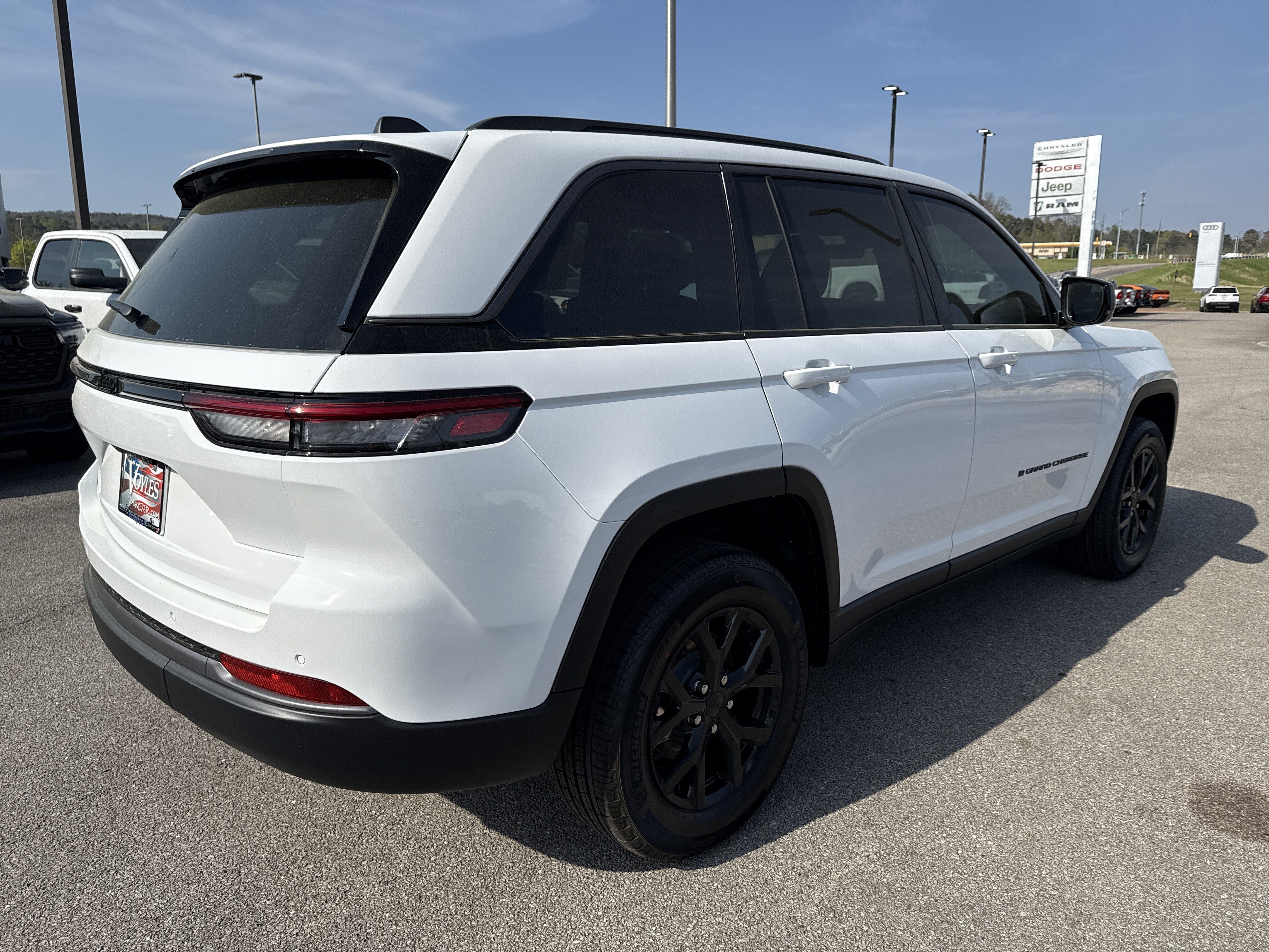 New 2026 Jeep Grand Cherokee Altitude RWD image 7