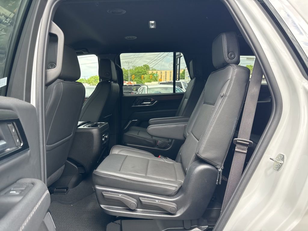 Used 2025 GMC Yukon Denali AWD/4WD image 27