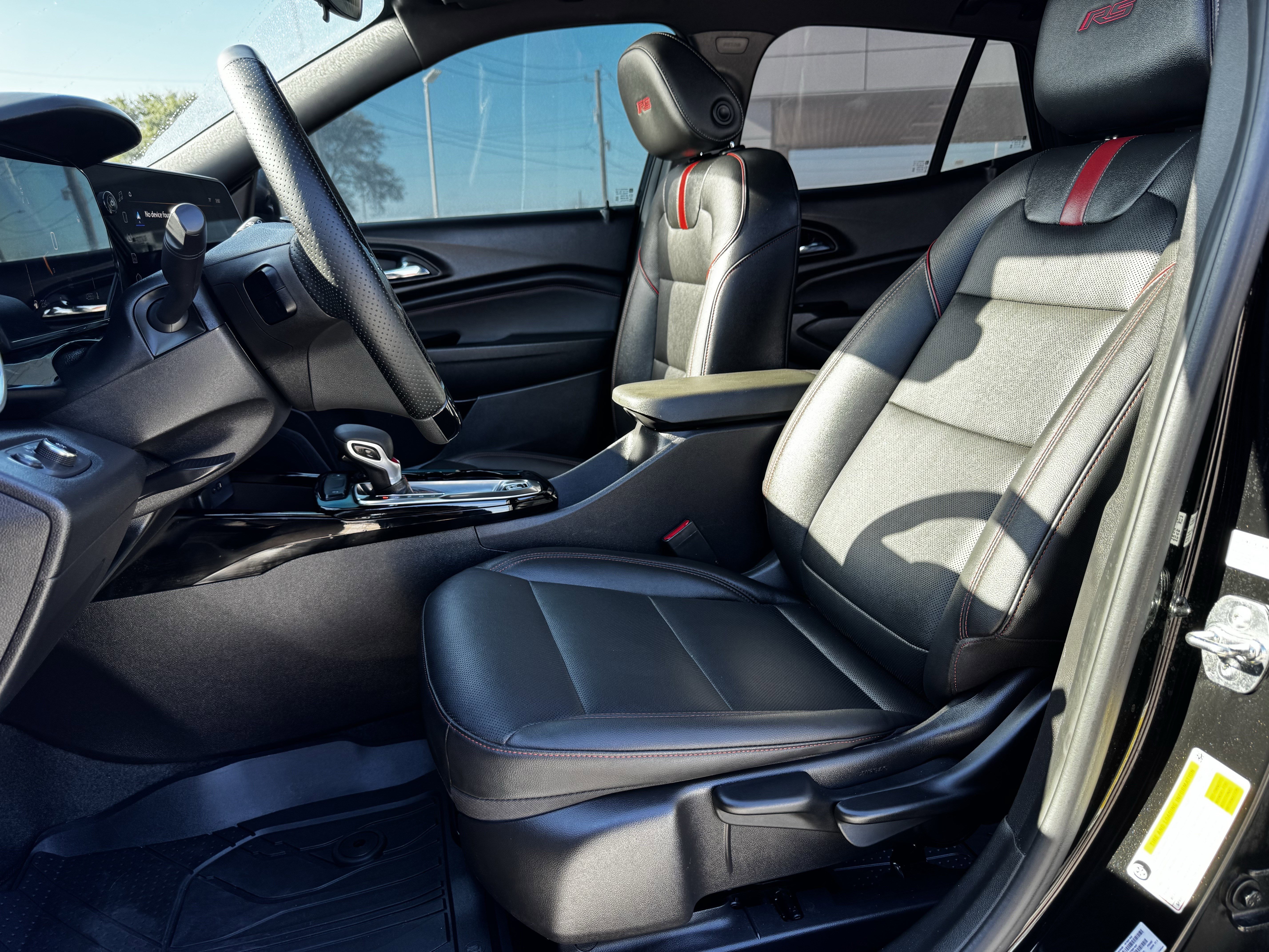 Used 2025 Chevrolet Trax RS w/ Driver Confidence Package image 28