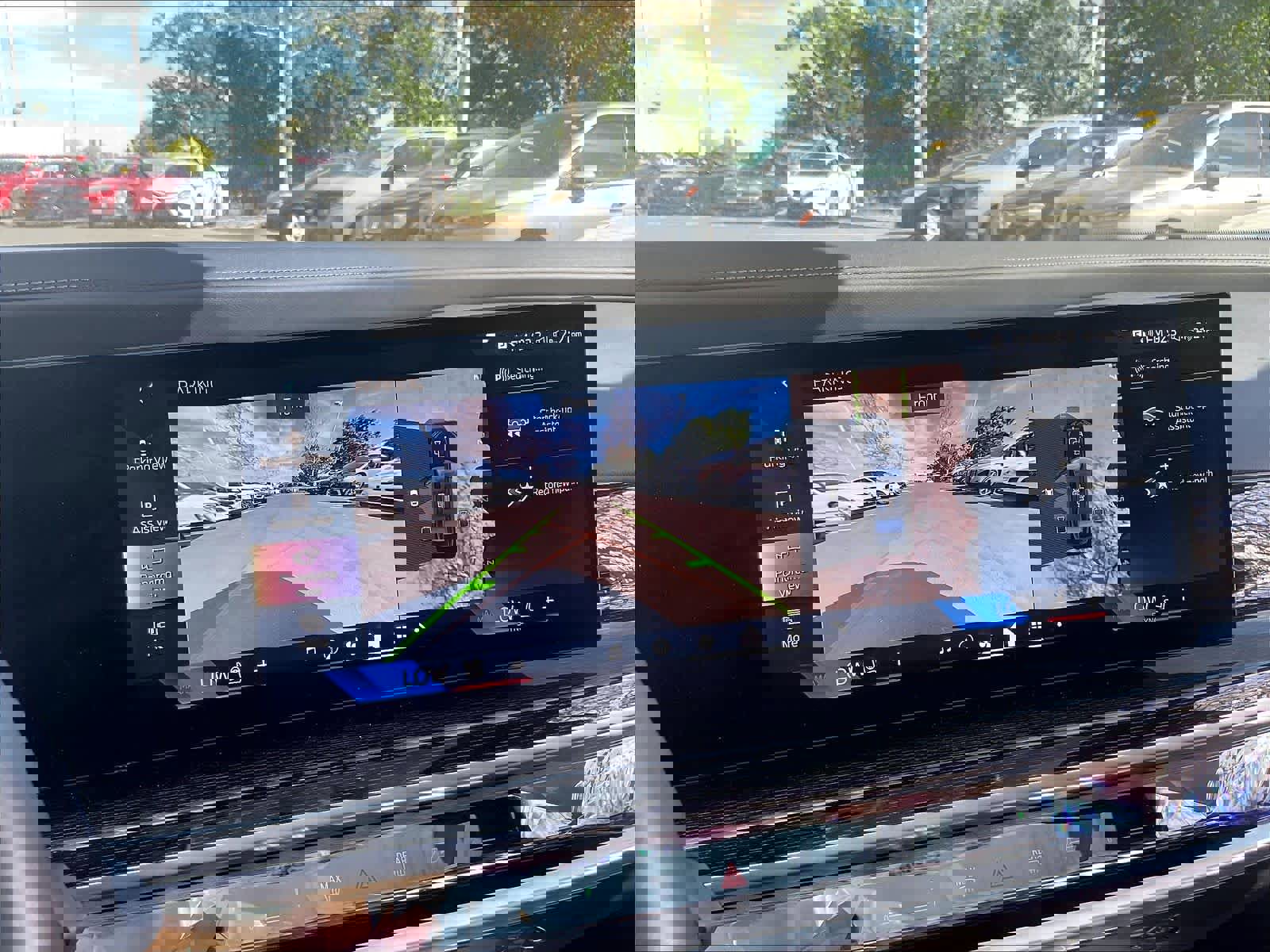 Used 2025 BMW 740i w/ Premium Package image 22