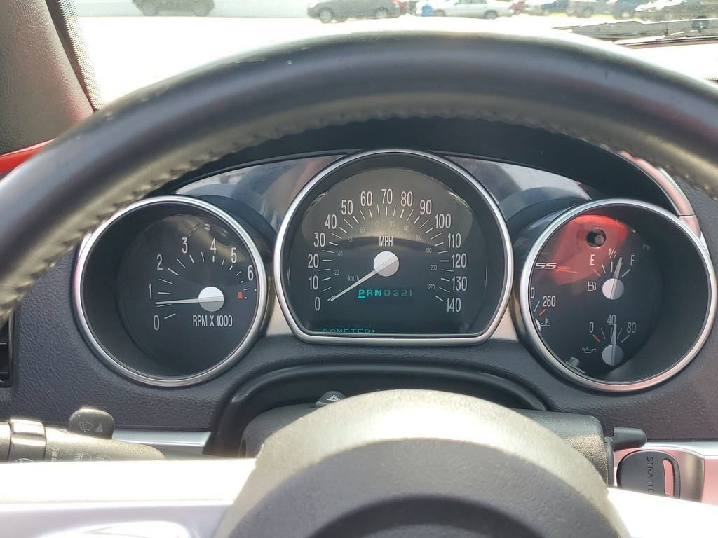 Used 2005 Chevrolet SSR image 18