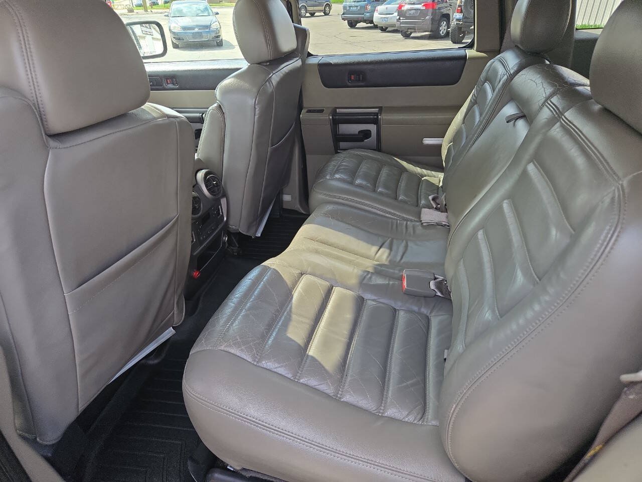 Used 2003 HUMMER H2 w/ Preferred Equipment Group AWD/4WD image 25