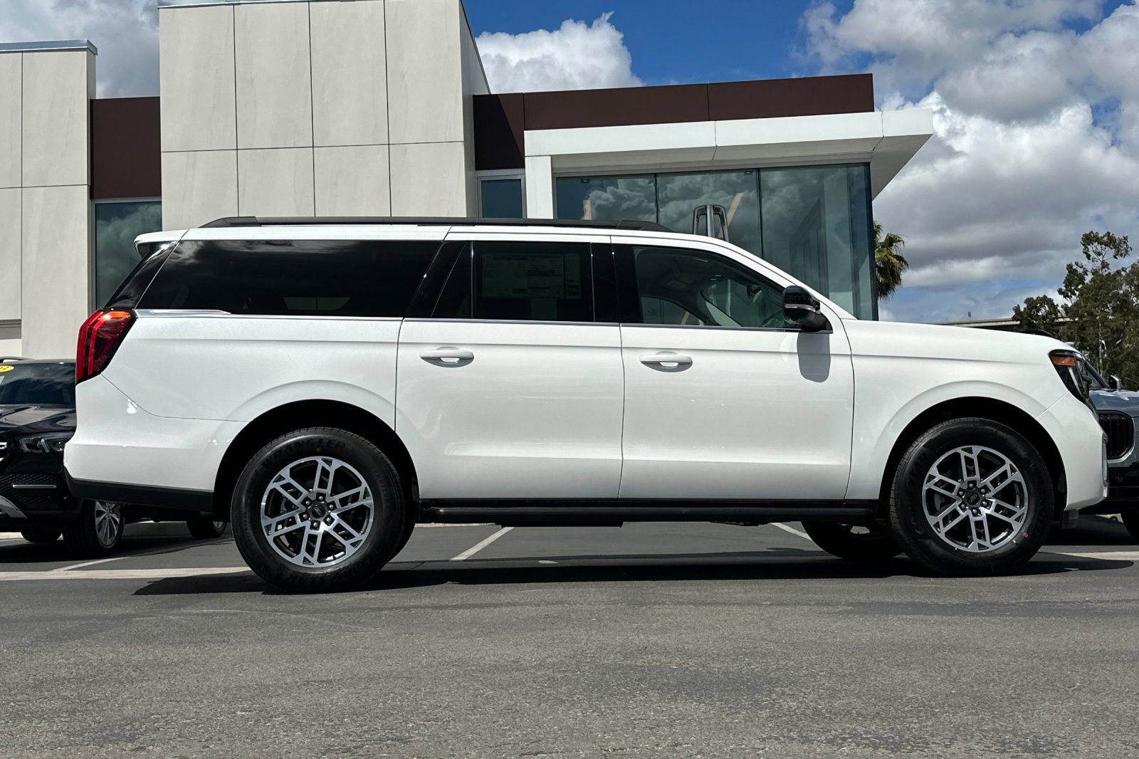 New 2026 Ford Expedition Max Active RWD image 2