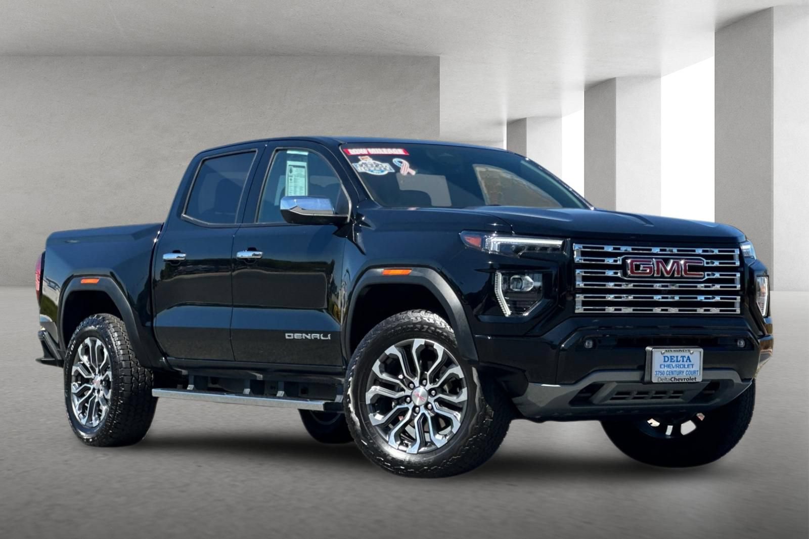 Used 2023 GMC Canyon Denali AWD/4WD image 1