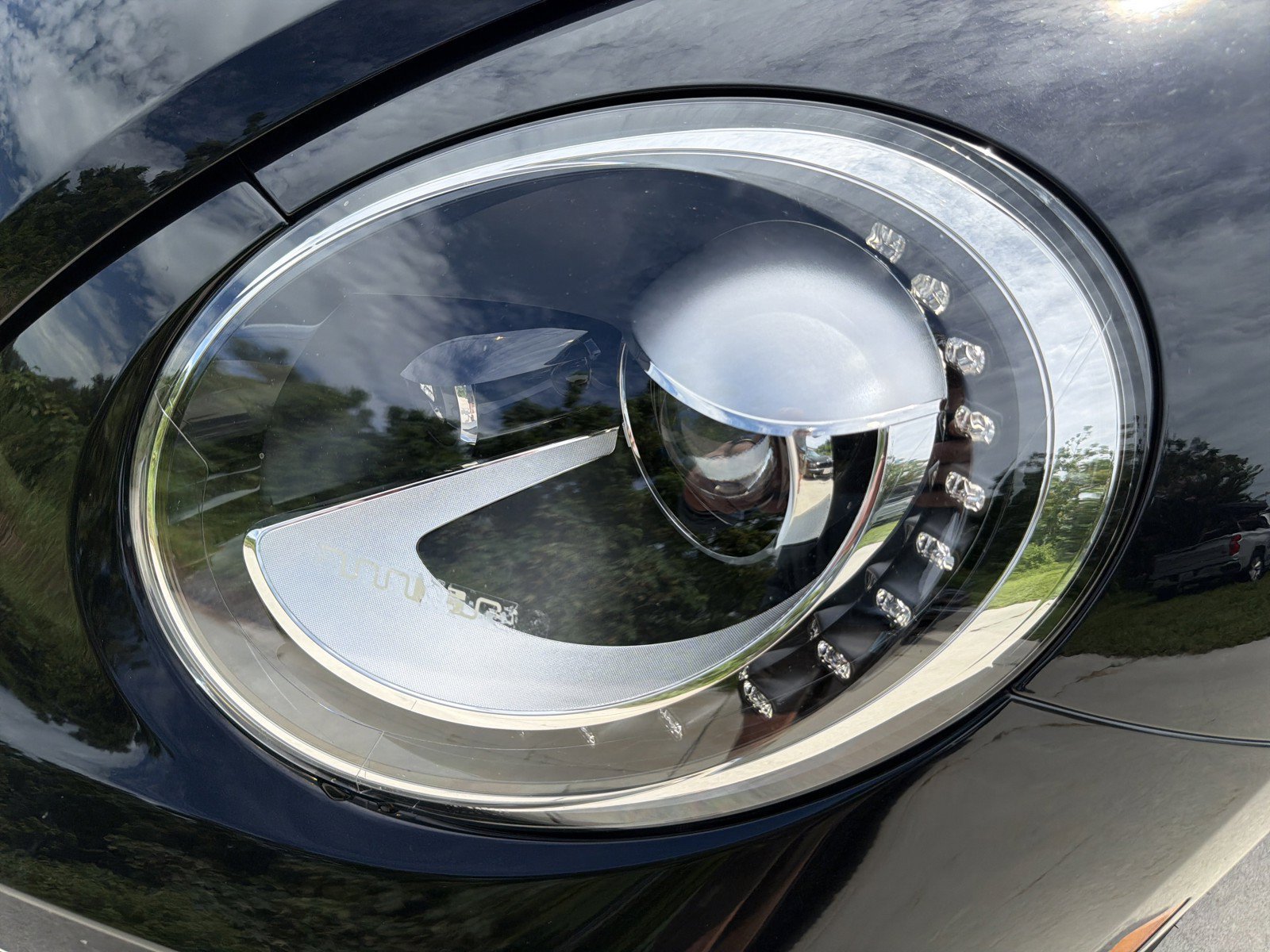 Used 2019 Volkswagen Beetle 2.0T SE FWD image 9
