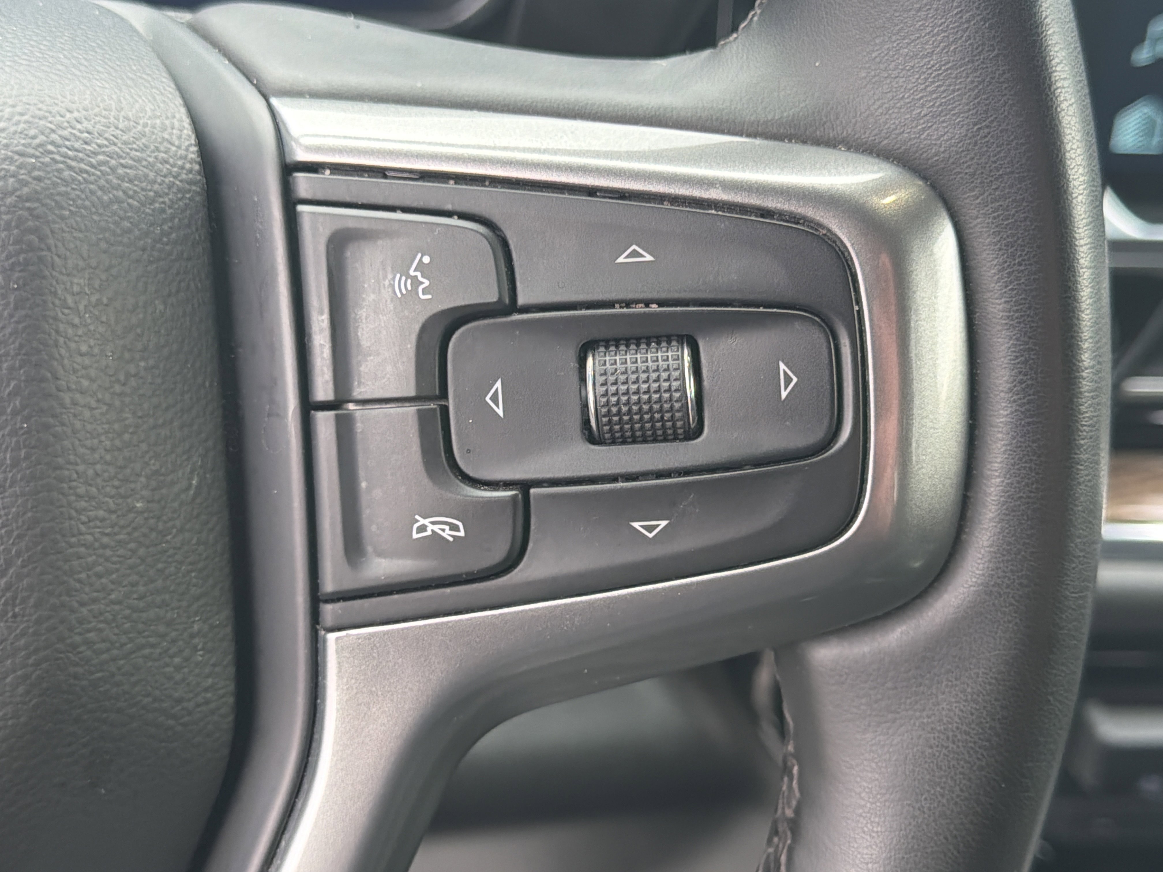 Used 2025 Chevrolet Silverado 1500 LT image 19