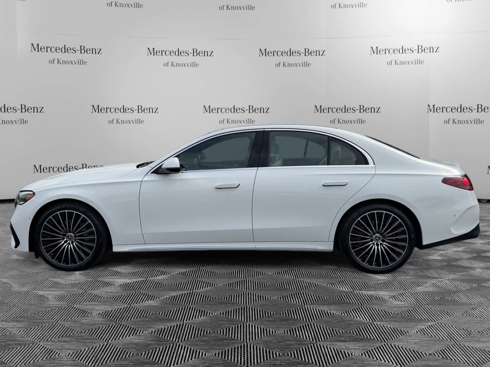 Used 2026 Mercedes-Benz E 350 4MATIC Sedan video 2