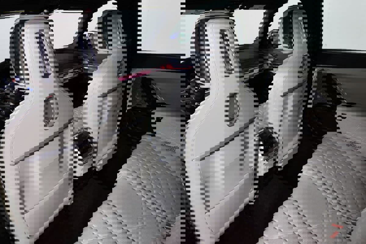 Used 2023 BMW 760i xDrive AWD/4WD image 47