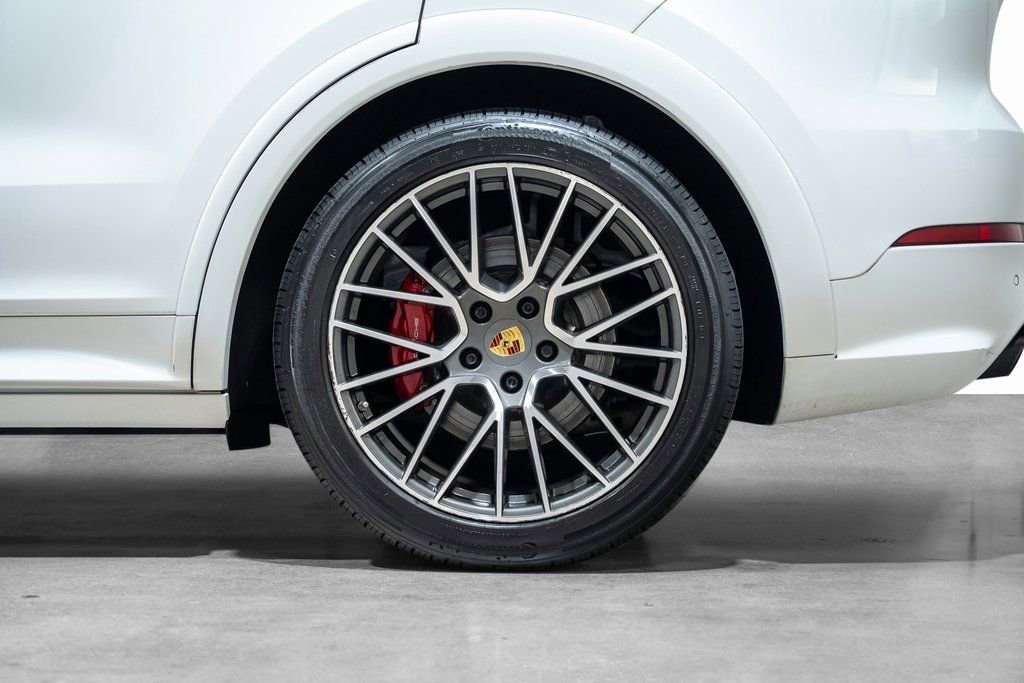 Used 2022 Porsche Cayenne GTS image 27