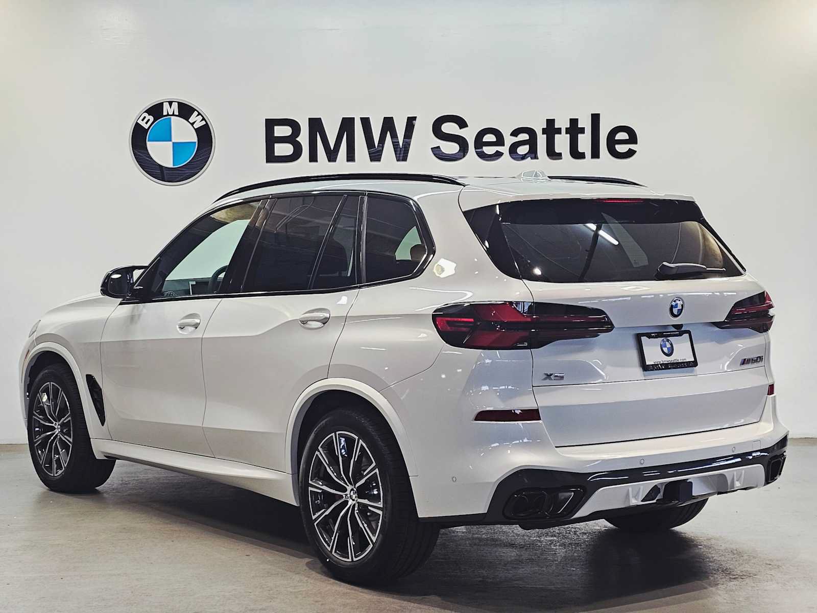 New 2026 BMW X5 M60i AWD/4WD image 4