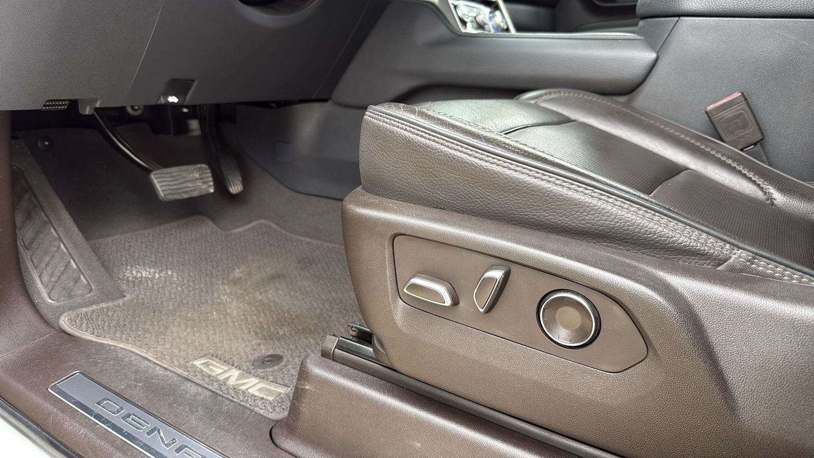 Used 2021 GMC Yukon Denali image 11