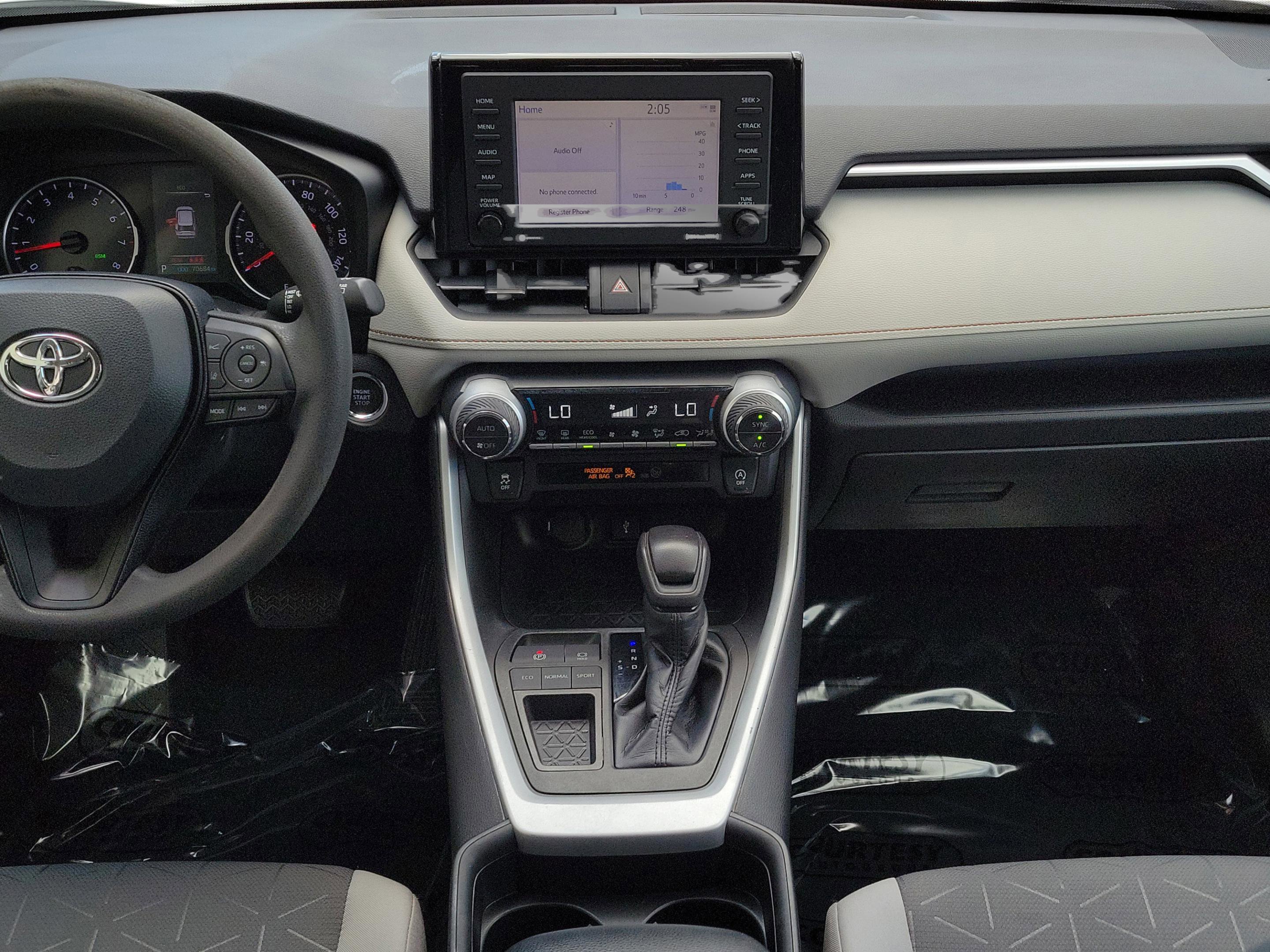 Used 2020 Toyota RAV4 XLE image 7