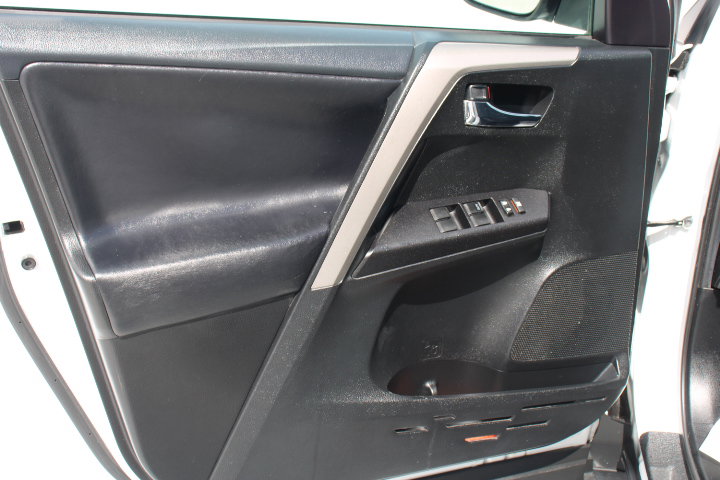 Used 2018 Toyota RAV4 XLE FWD image 10