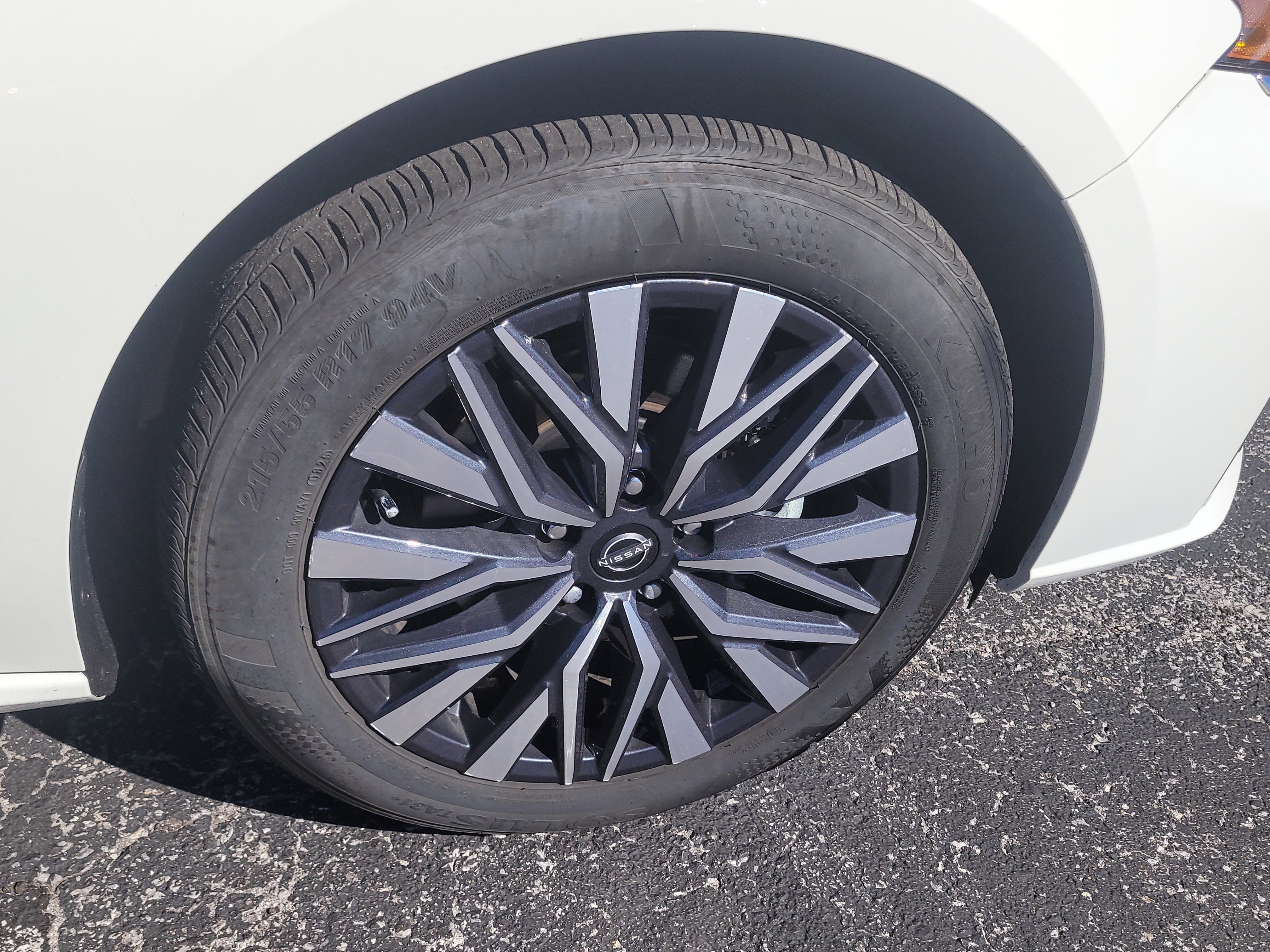 Used 2025 Nissan Altima 2.5 SV image 10