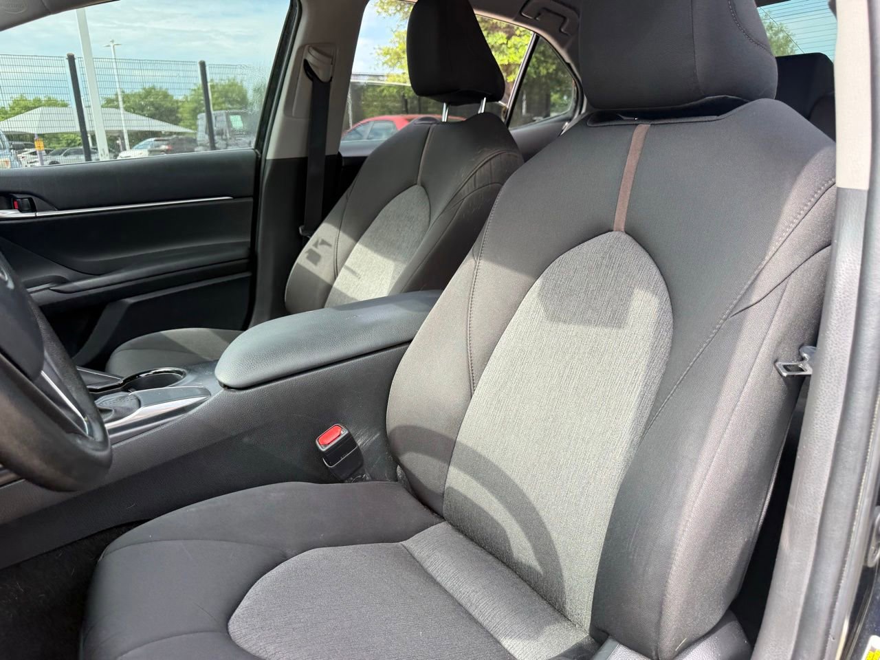 Used 2020 Toyota Camry LE FWD image 10