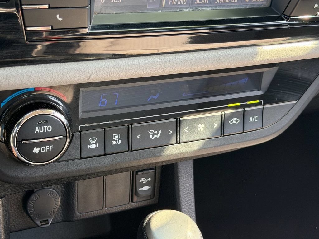 Used 2015 Toyota Corolla LE FWD image 22