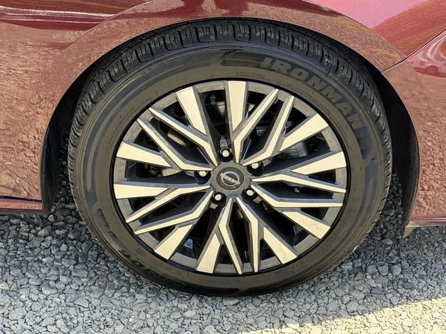 Used 2025 Nissan Altima 2.5 SV FWD image 9