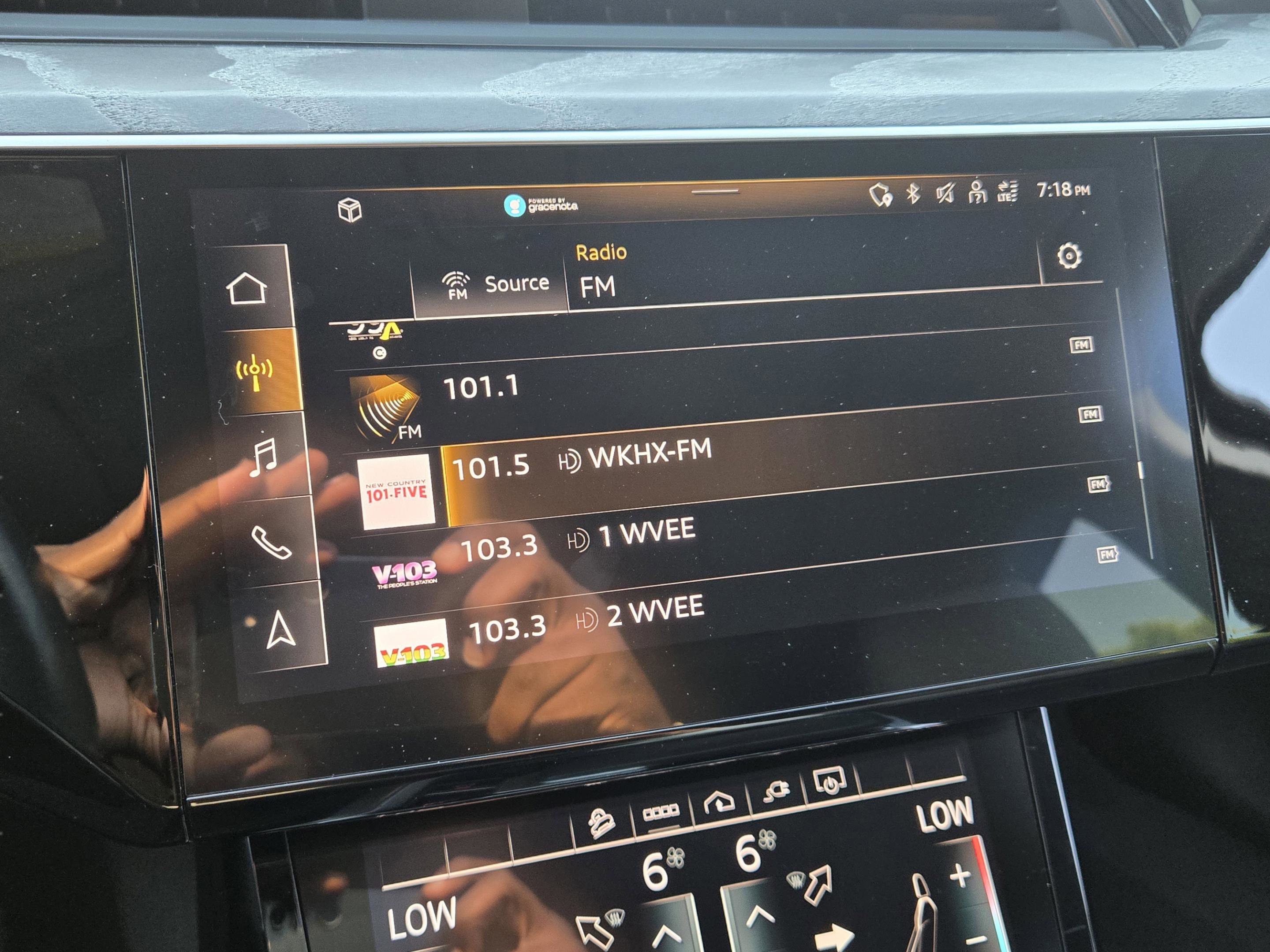 Used 2024 Audi Q8 e-tron Premium AWD/4WD image 22