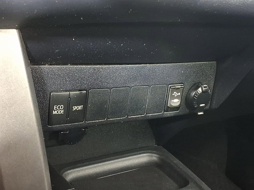 Used 2017 Toyota RAV4 XLE image 21