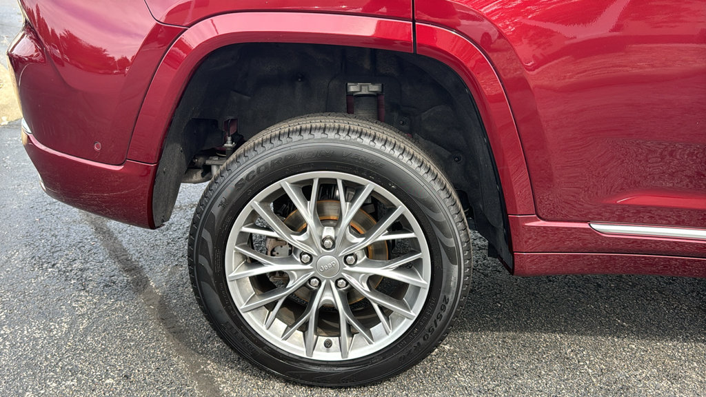 Used 2025 Jeep Grand Cherokee Summit AWD/4WD image 8