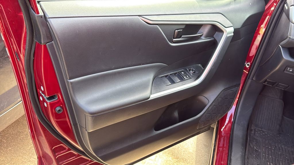 Used 2023 Toyota RAV4 LE FWD image 5