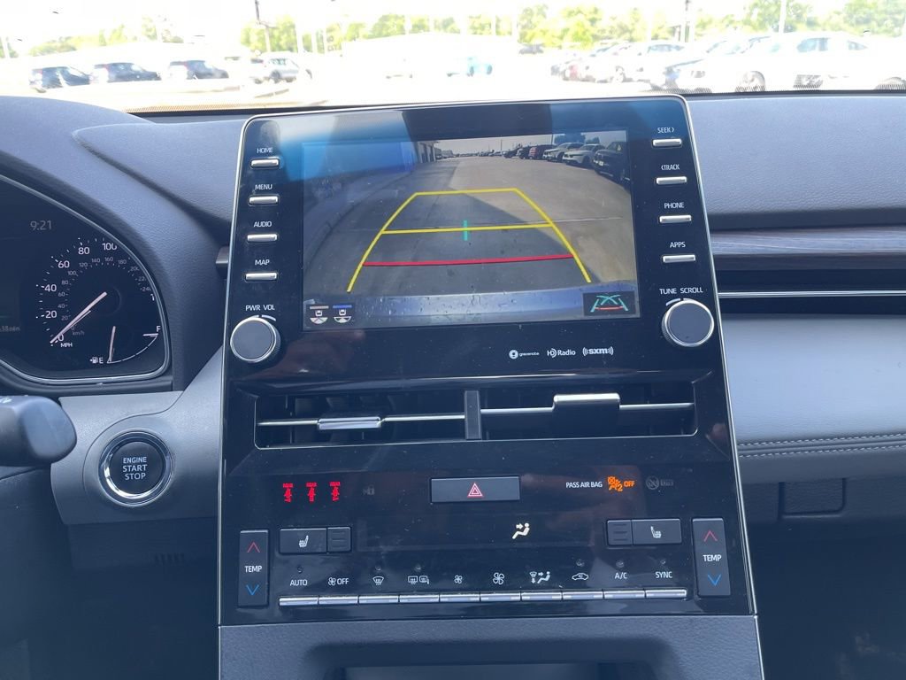 Used 2022 Toyota Avalon XLE FWD image 13