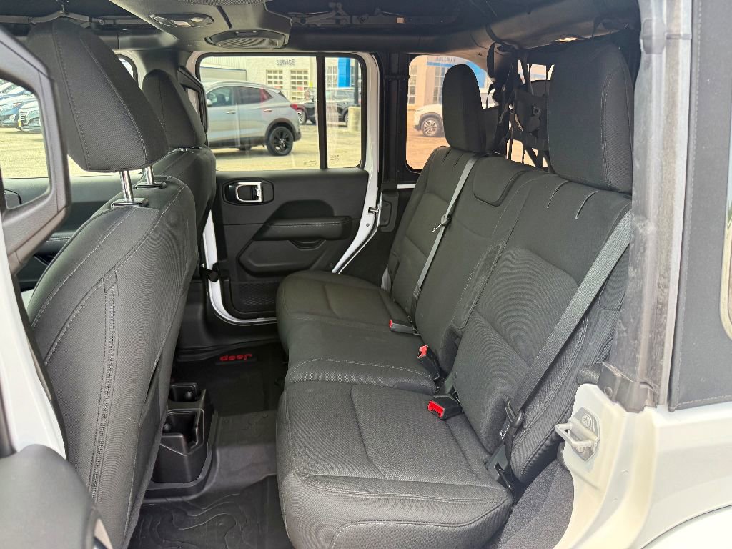 Used 2018 Jeep Wrangler Unlimited Sahara image 22