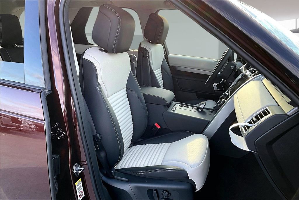 New 2026 Land Rover Discovery Limited Edition image 12