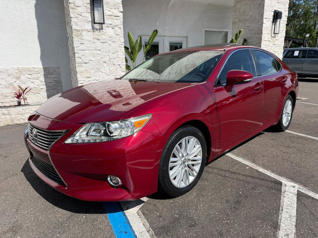 Used 2014 Lexus ES 350 w/ Luxury Package FWD image 3