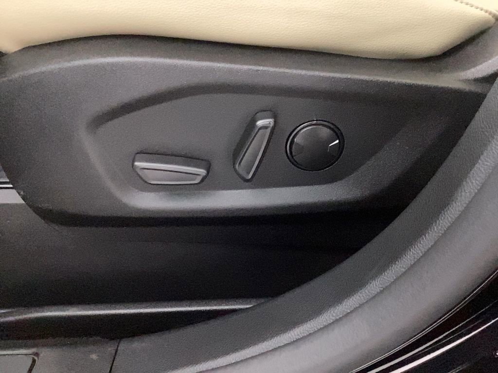 Used 2024 Ford Edge SEL w/ Convenience Package image 15