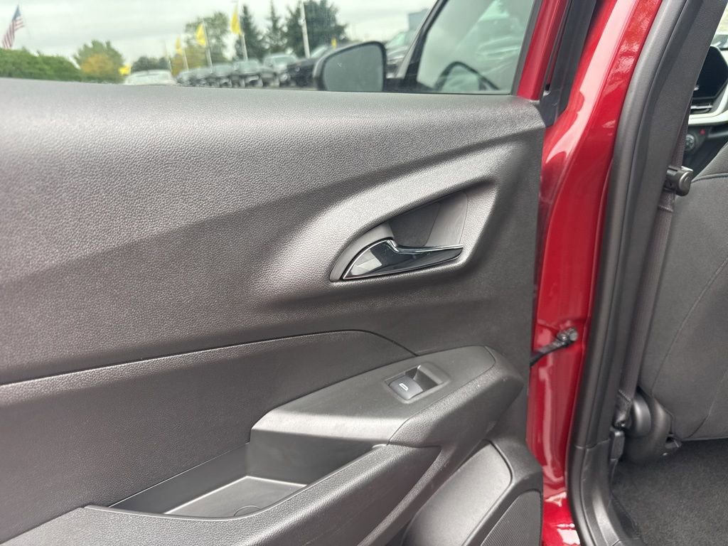 Used 2025 Chevrolet Trax LS image 18