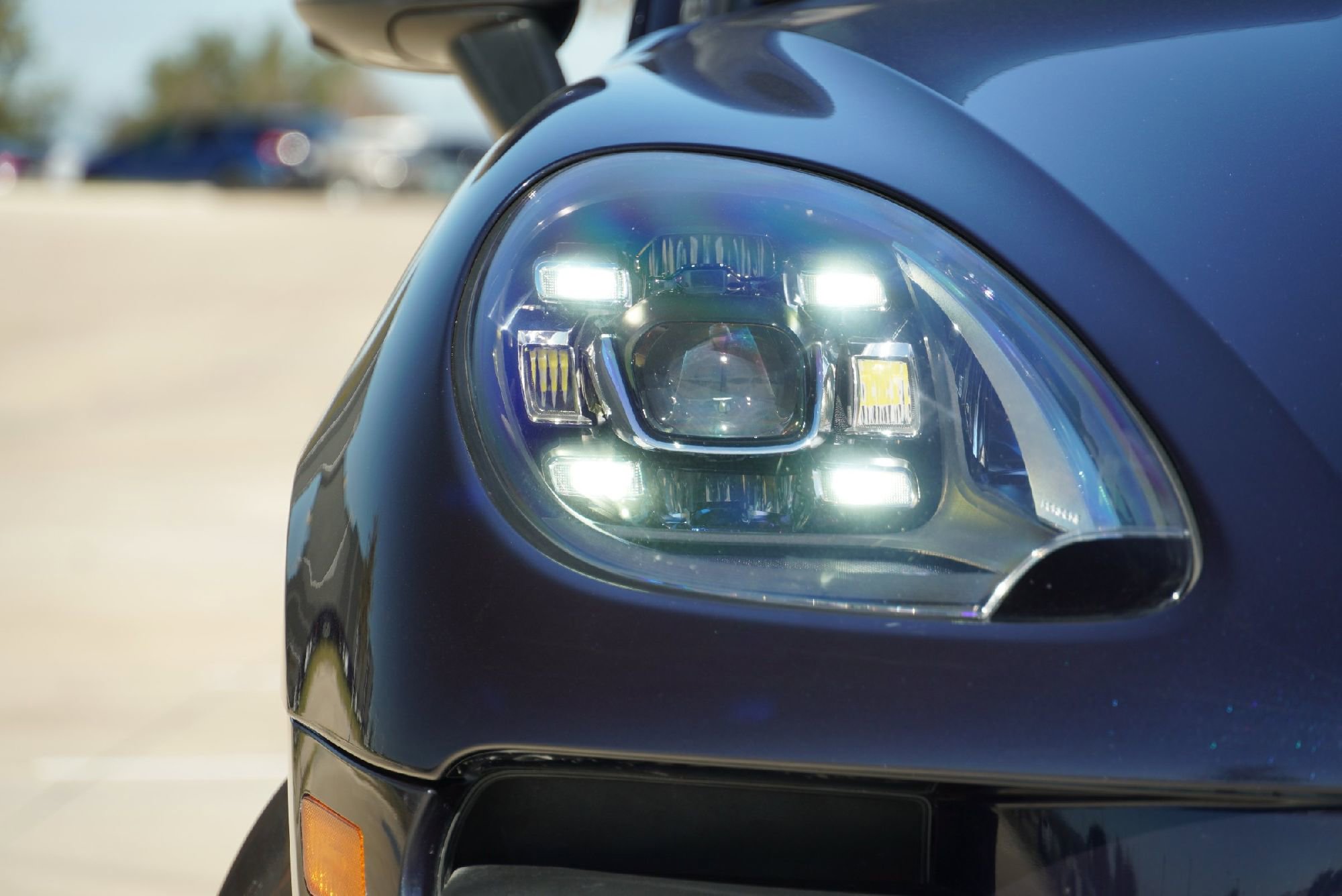 Used 2018 Porsche Macan Turbo image 2