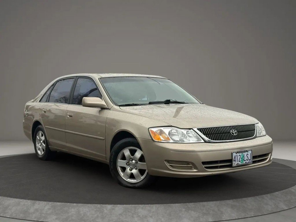 Used 2000 Toyota Avalon XL image 3