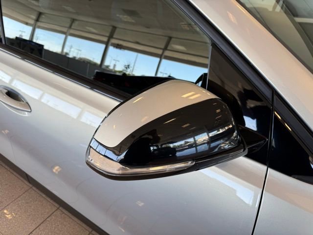 Used 2022 Chevrolet Bolt EUV LT w/ Convenience Package FWD image 11