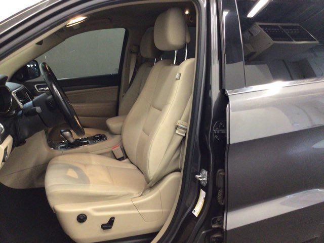 Used 2019 Jeep Grand Cherokee Laredo AWD/4WD image 14