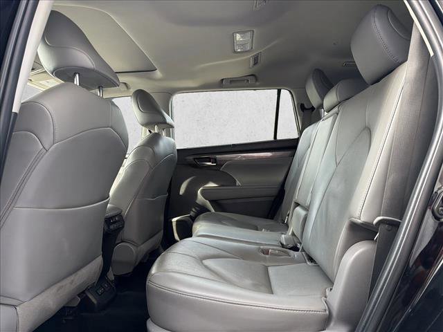 Used 2022 Toyota Highlander Limited image 23
