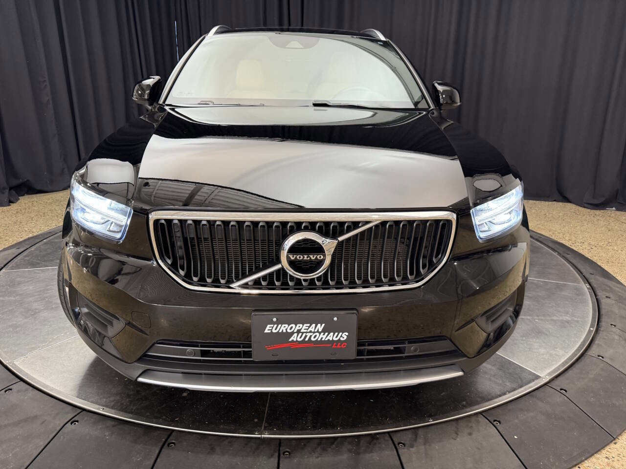 Used 2019 Volvo XC40 T5 Momentum image 12