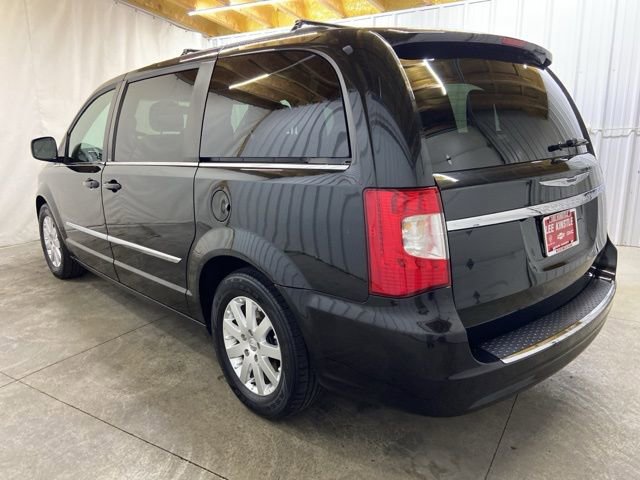 Used 2014 Chrysler Town & Country Touring FWD image 8