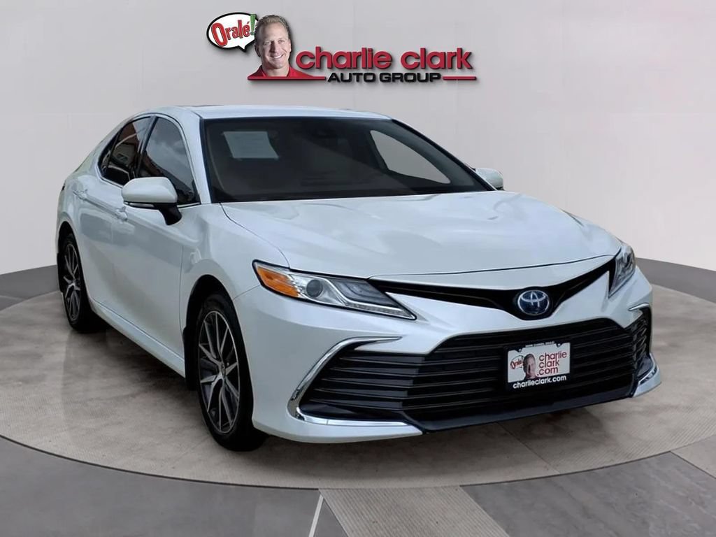 Used 2024 Toyota Camry XLE w/ Cold Weather Package FWD image 8