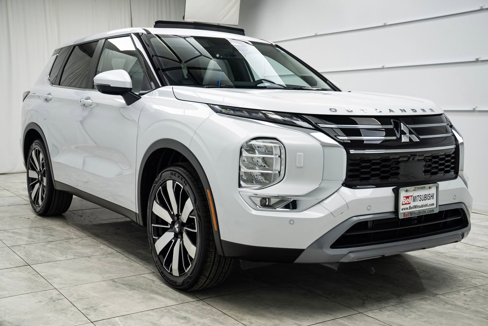 Used 2025 Mitsubishi Outlander SE image 4