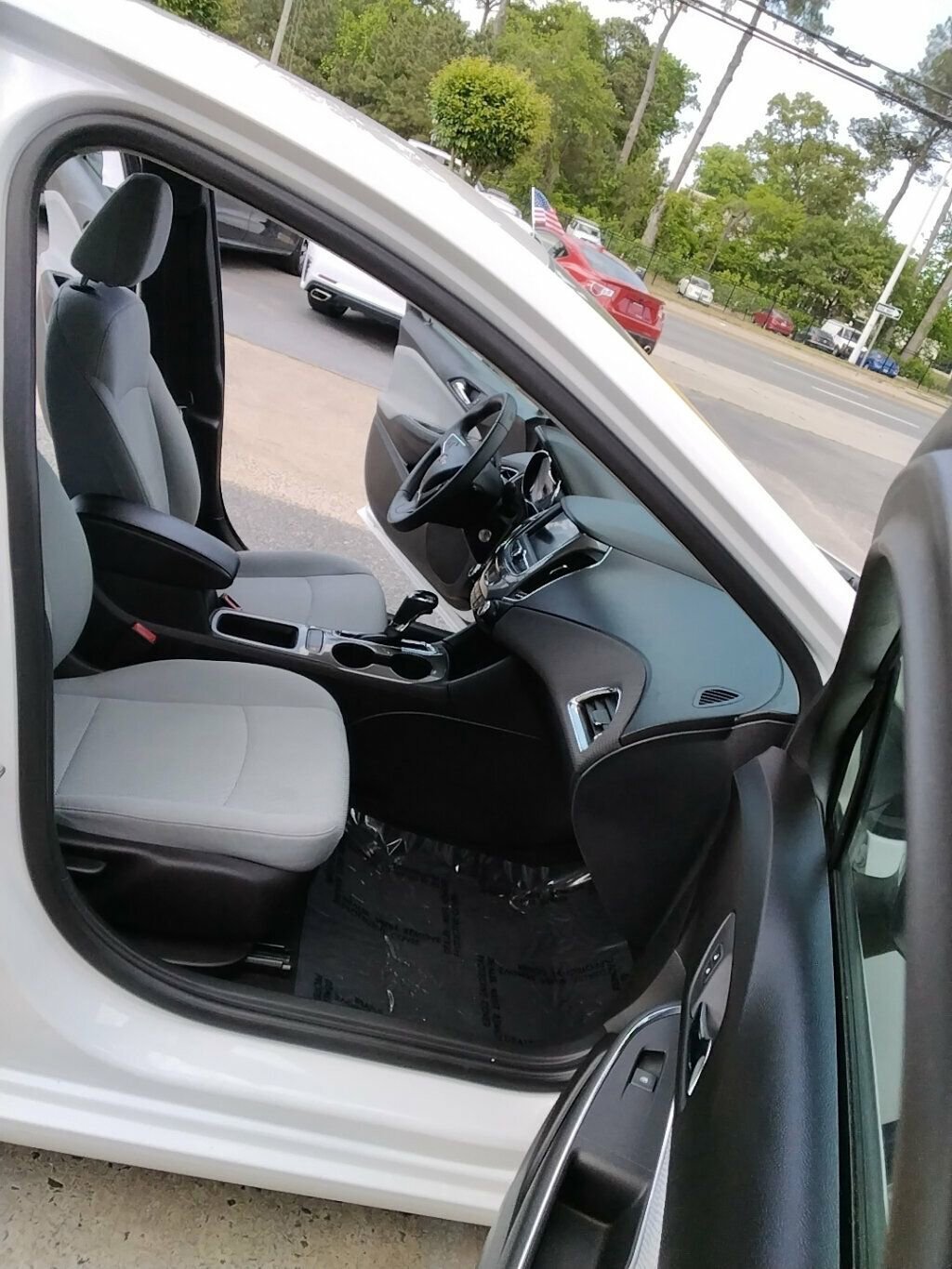 Used 2019 Chevrolet Cruze LS w/ LS Convenience Package FWD image 11