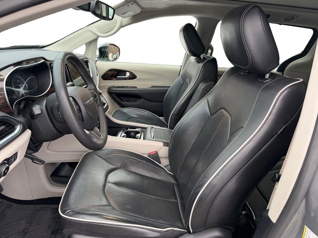 Used 2023 Chrysler Pacifica Limited image 22