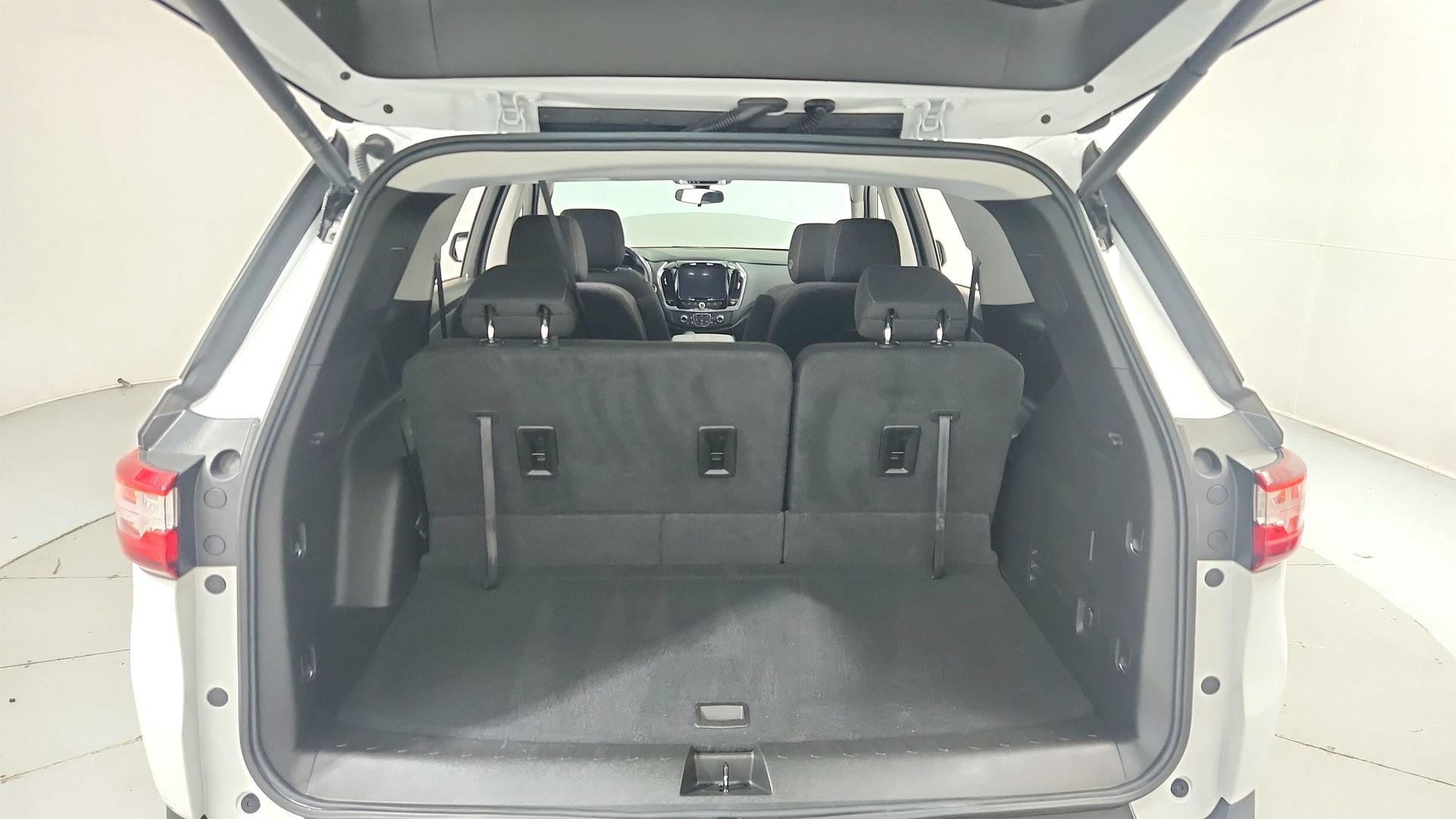 Used 2021 Chevrolet Traverse LT FWD image 25
