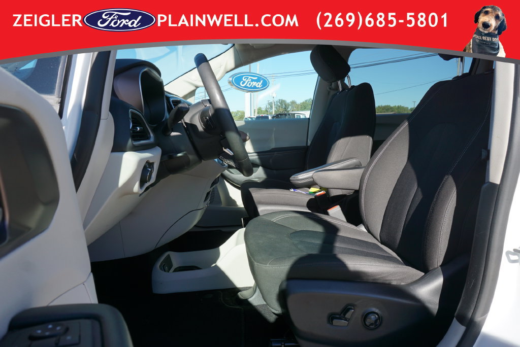 Used 2023 Chrysler Voyager LX FWD image 19