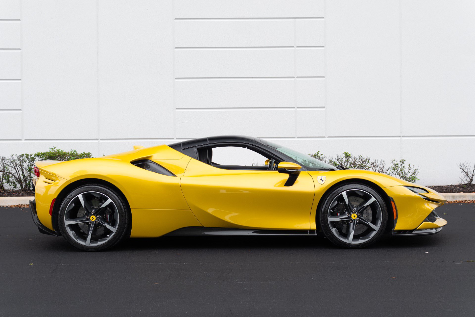 Used 2022 Ferrari SF90 Spider AWD/4WD image 30