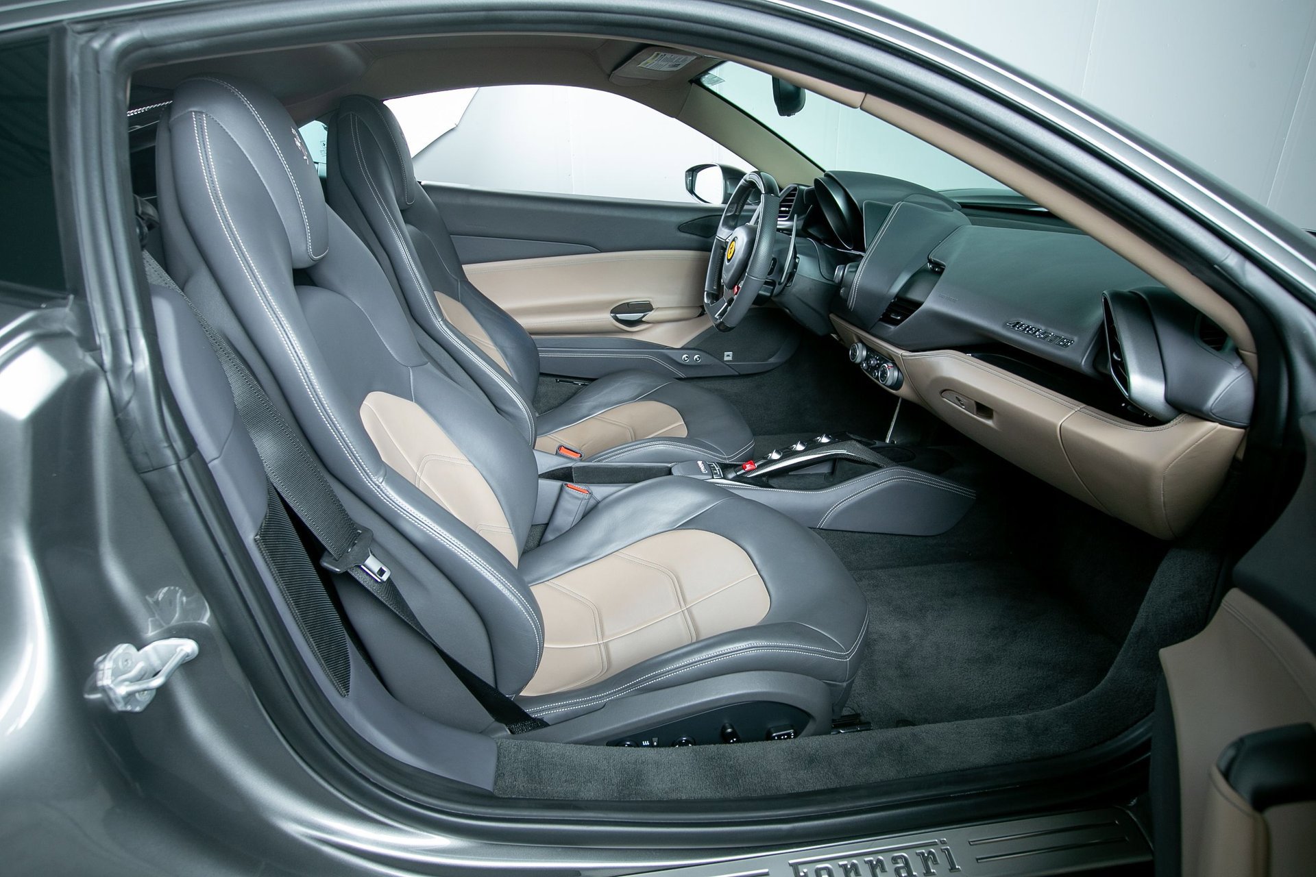 Used 2016 Ferrari 488 GTB image 25