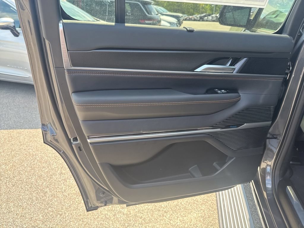New 2026 Jeep Grand Wagoneer Summit AWD/4WD image 29