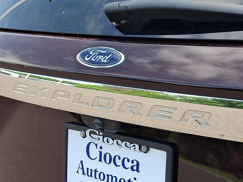 Used 2022 Ford Explorer XLT w/ Equipment Group 202A AWD/4WD image 31