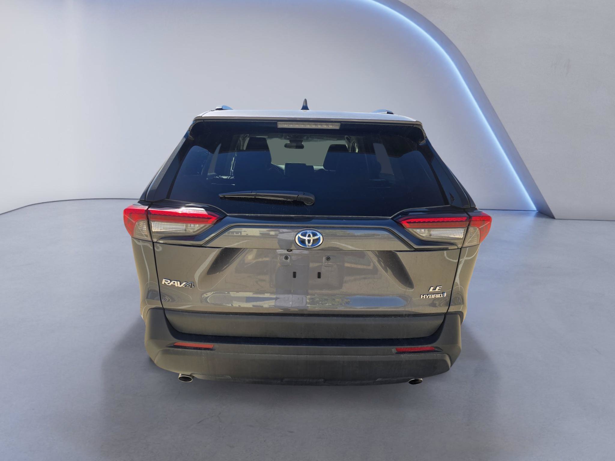 Used 2024 Toyota RAV4 LE AWD/4WD image 4